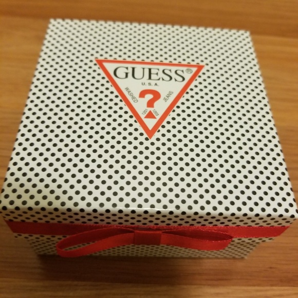 Guess Necklace with key in charms with earrings - Picture 3 of 5